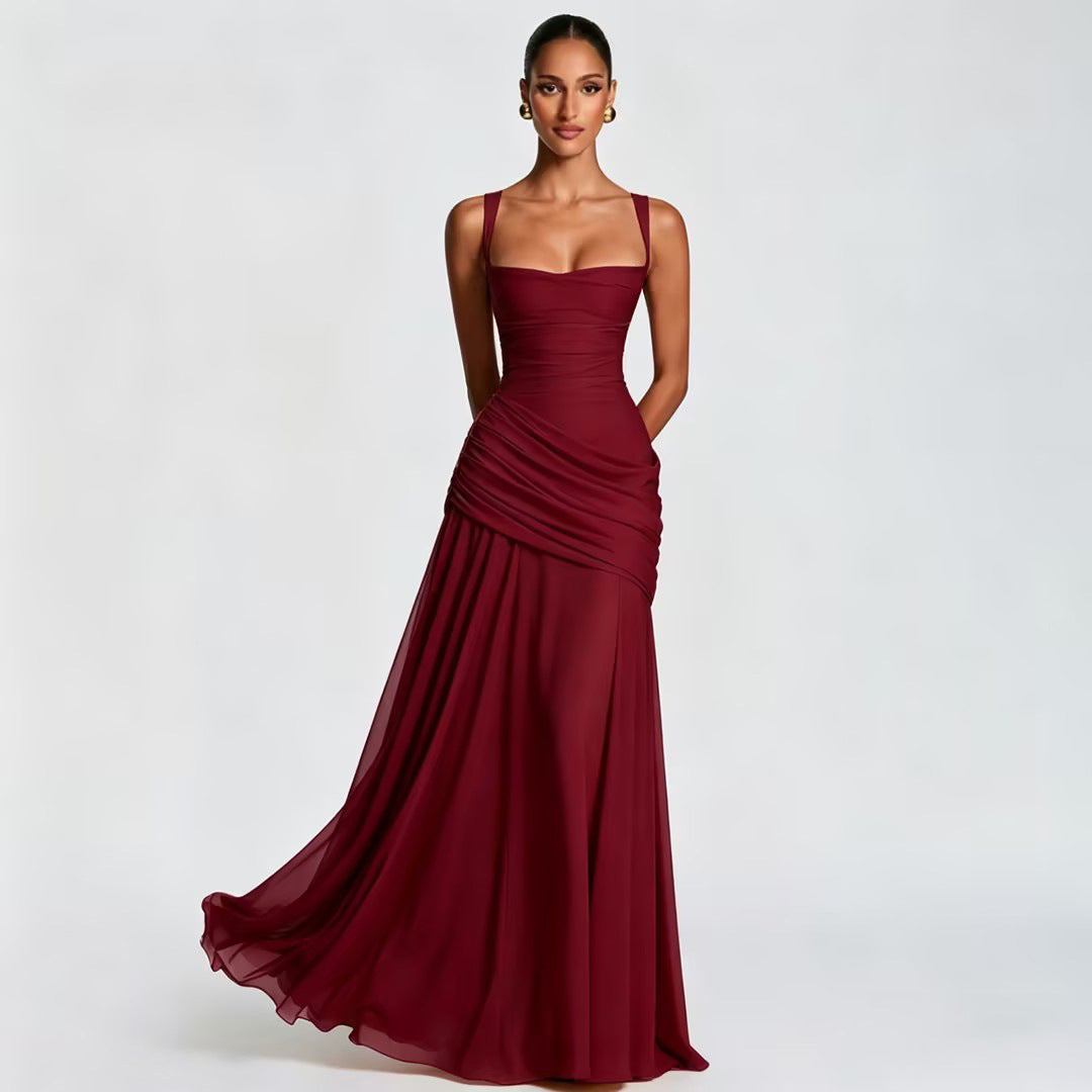 Elegante mouwloze jurk met plooien en wijde rok