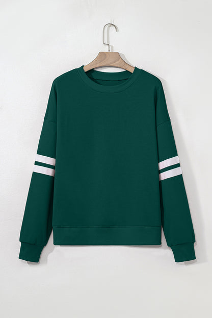 Preppy sweatshirt met strepen op de mouwen en een losse pasvorm