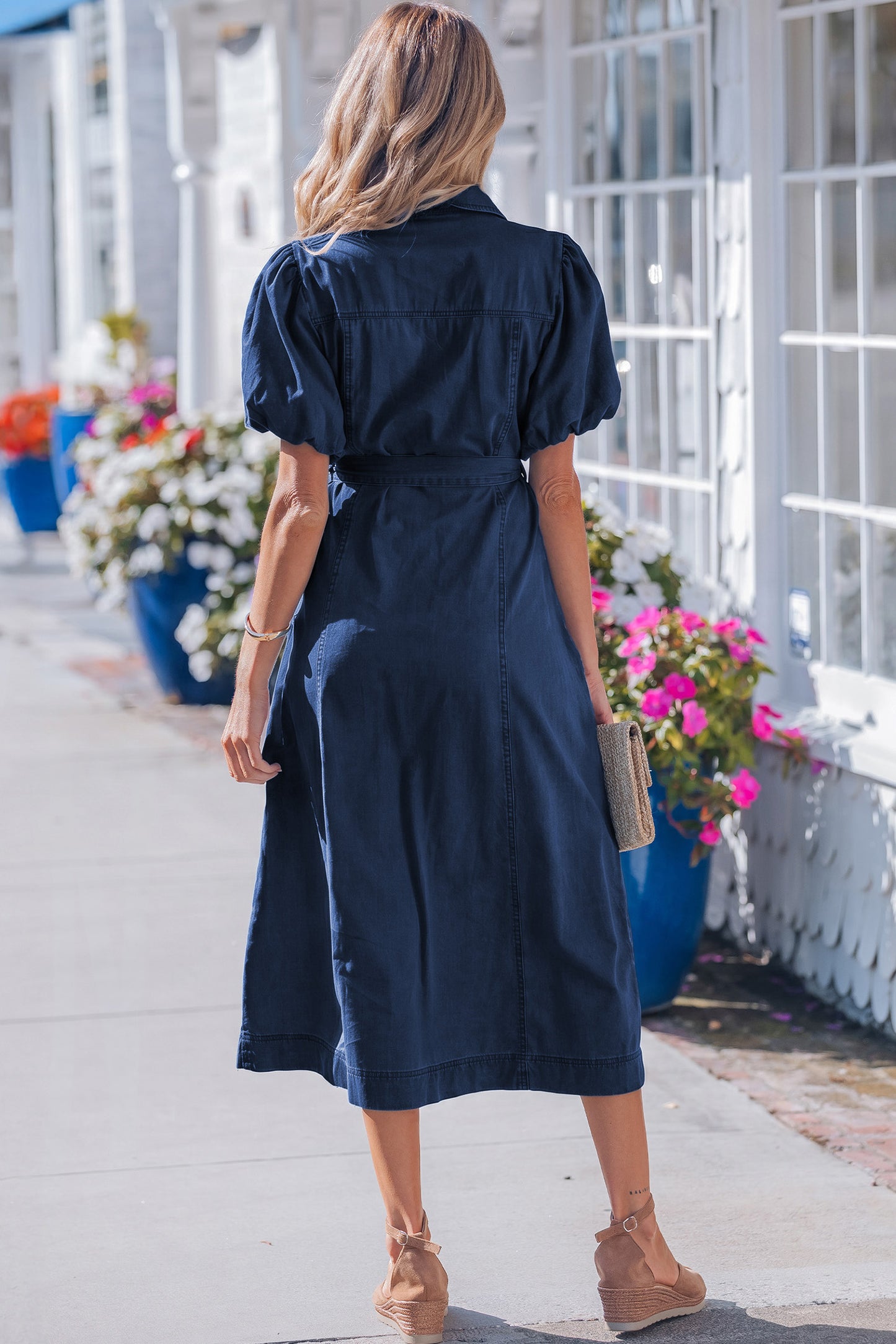 Jurk van denim met kraag lange mouwen knoopsluiting ceintuur korte mouwen en pofmouwen