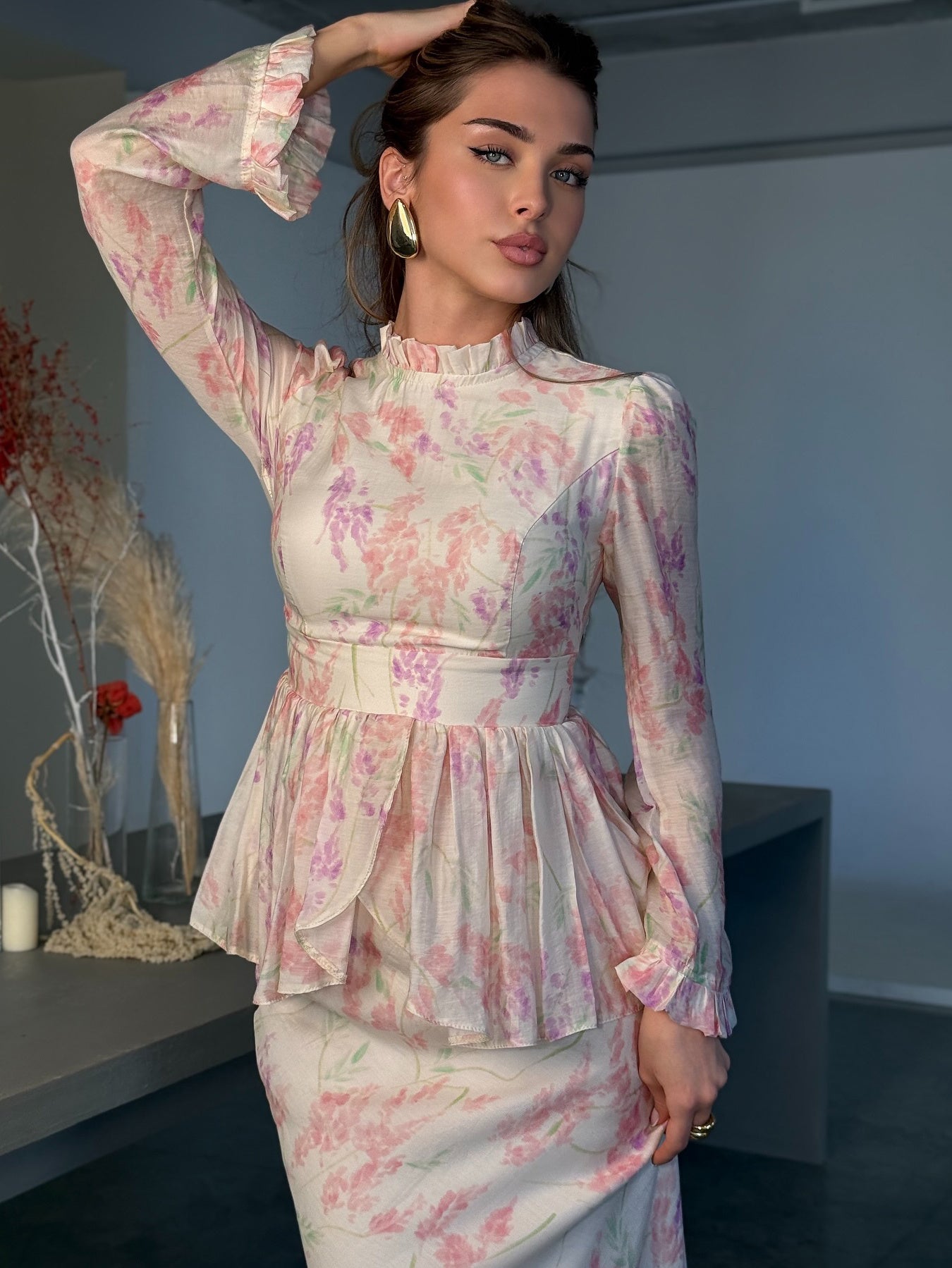 Set van top met bloemenprint ruches en rok met hoge taille en visgraatmotief