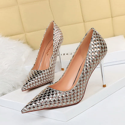 Glanzende PU-leren stilettohakken met pailletten en metalen decoratie