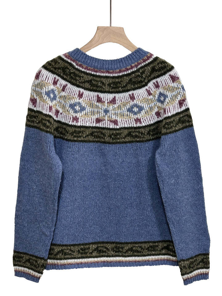 Gebreide boho damesvest met knopen en patroon