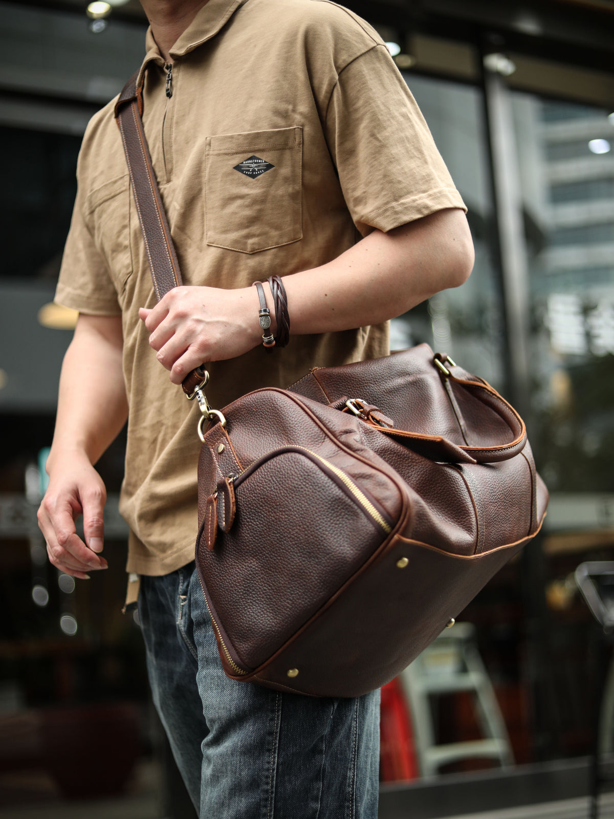 A men's hand-held outdoor camping travel bag made of cowhide