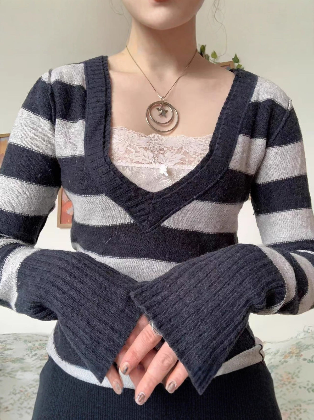 Retro Striped V-Neck Slim Sweater