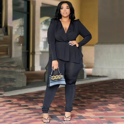 Plus size damespak met diepe V-hals lange mouwen en kokerbroek