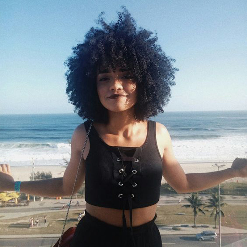 Synthetische pruik met krullen