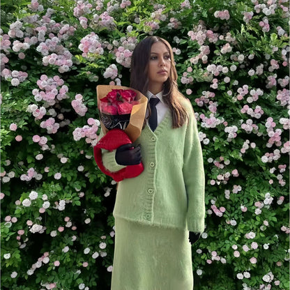 Eelegante gebreide V-hals trui of vest plus rok set