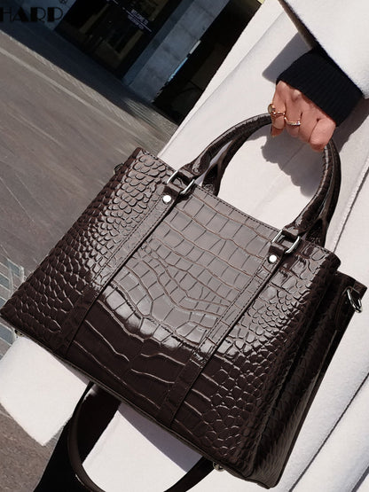 Luxe handtas gemaakt van hoogwaardig rundleer met een krokodillenpatroon