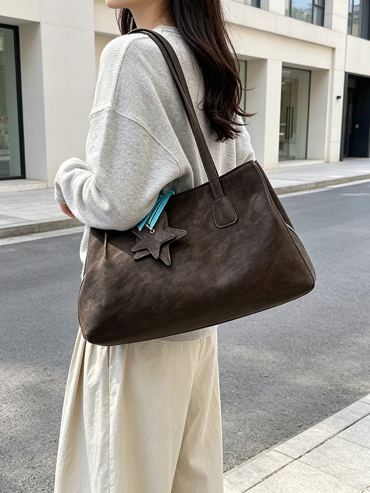 Star pendant tote shoulder bag