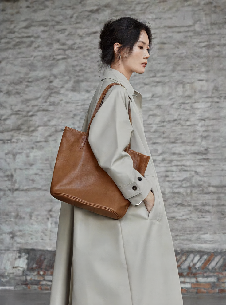 Vegetable-Tanned Cowhide Tote Bag for Women