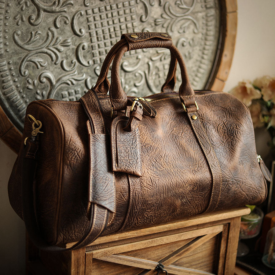 A men's hand-held outdoor camping travel bag made of cowhide