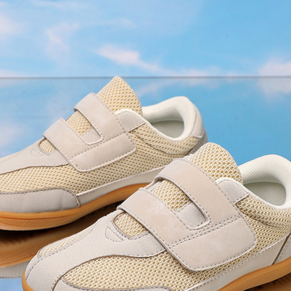 Children's athletic shoes