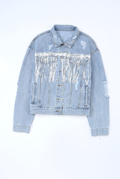 Hemelsblauwe denimjas met pailletten en franjes in een verweerde look