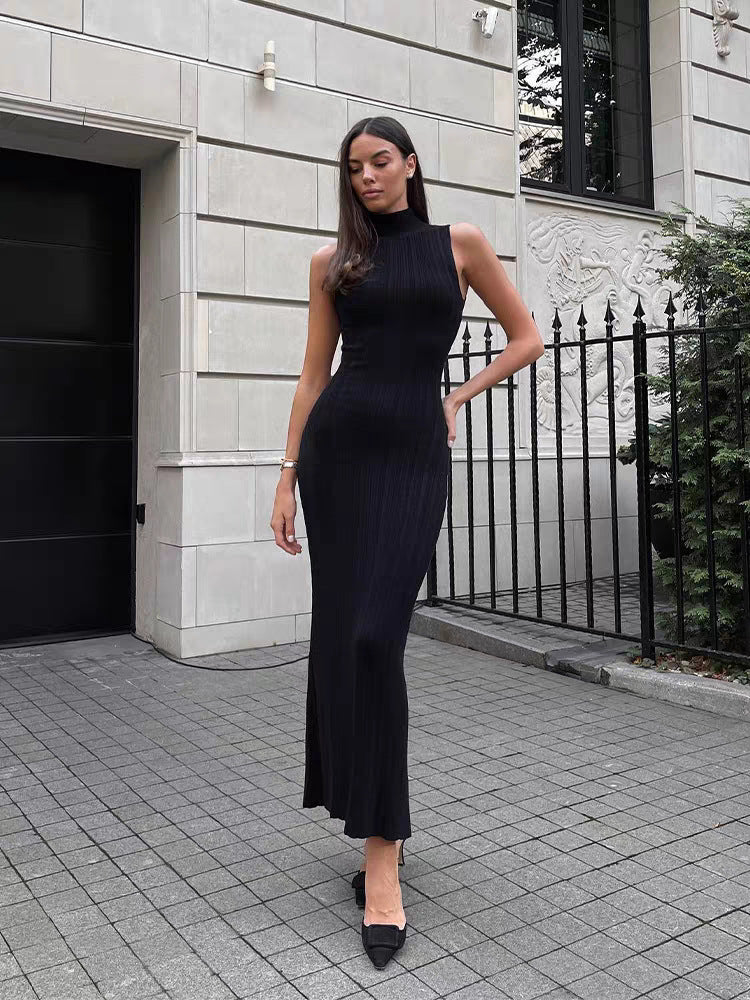Nauwsluitend elegante mouwloze gebreide maxi-jurk met hoge hals