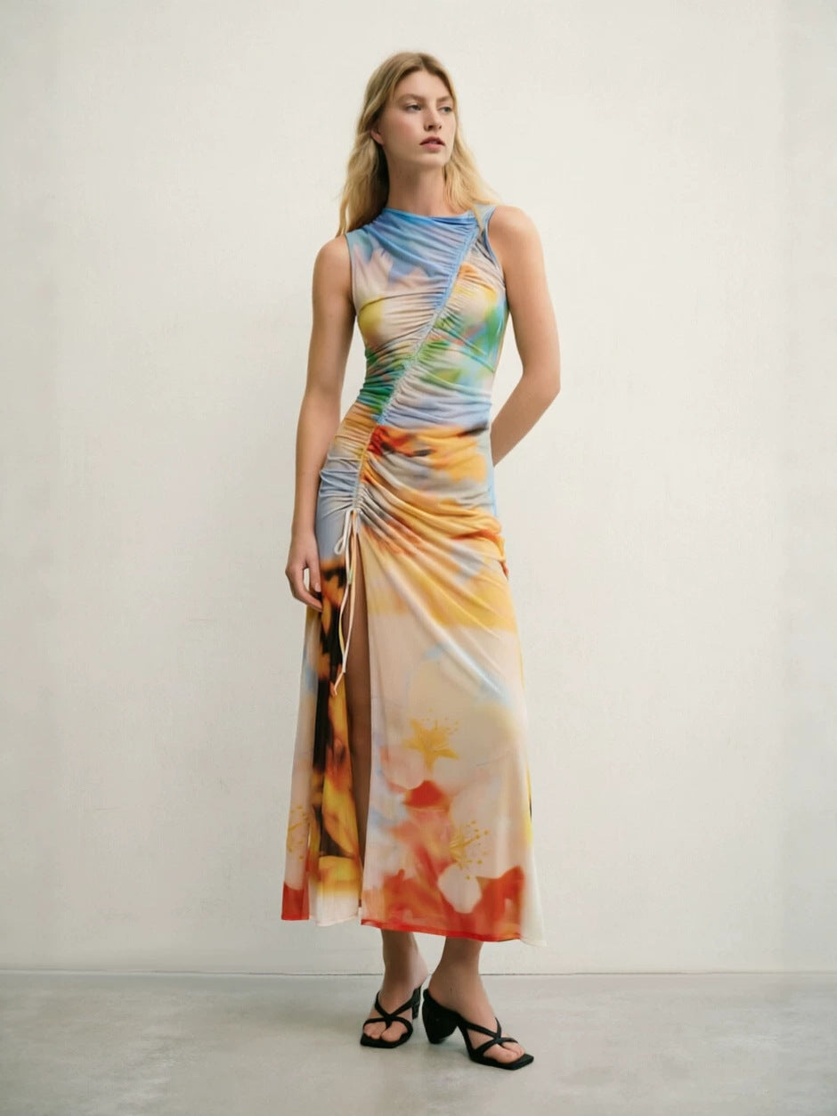 Nauwsluitende zomerjurk met dopamineprint