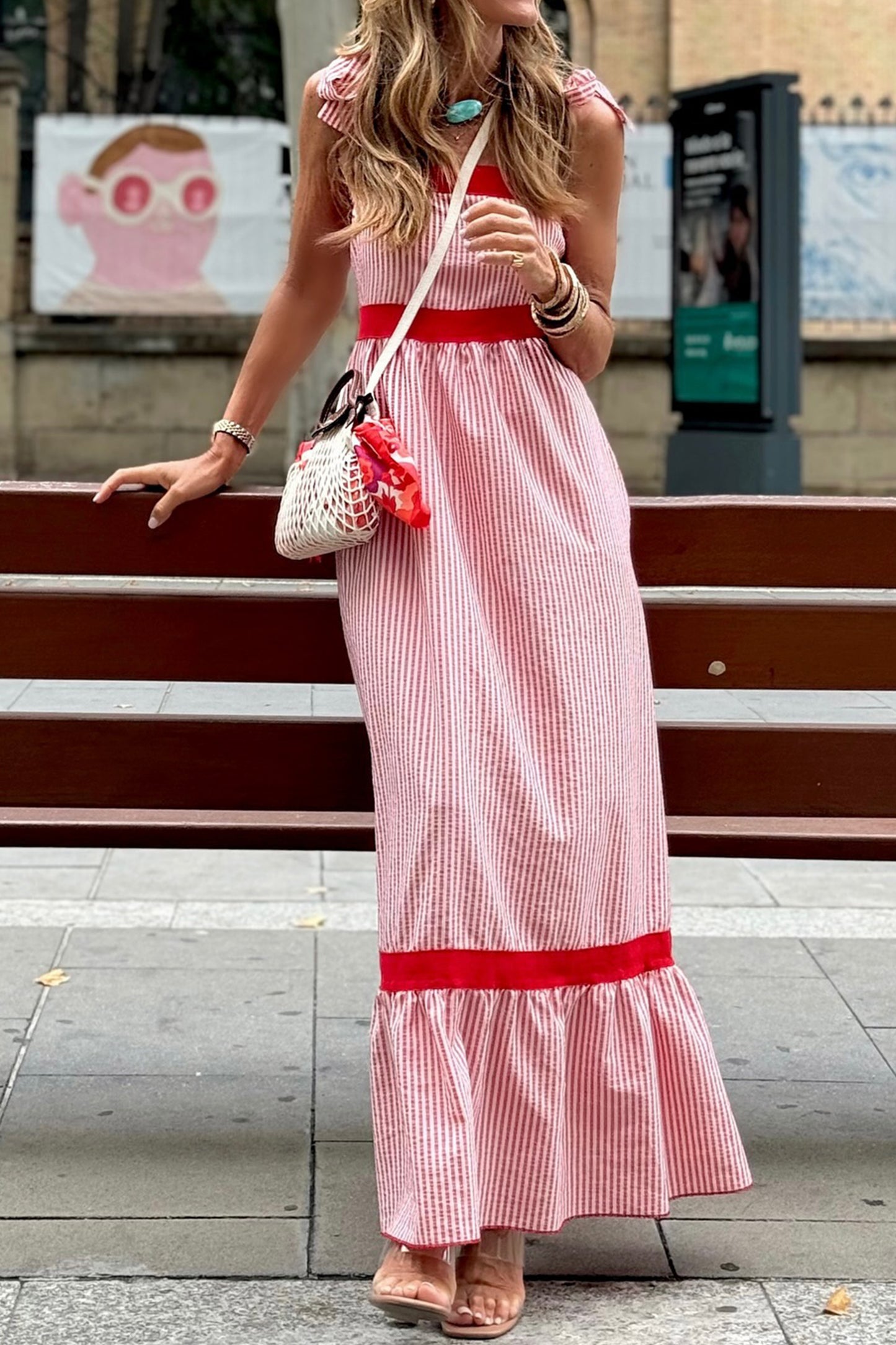 Maxi-jurk met trepen strikbandjes contrasterende bies hoge taille en ruches