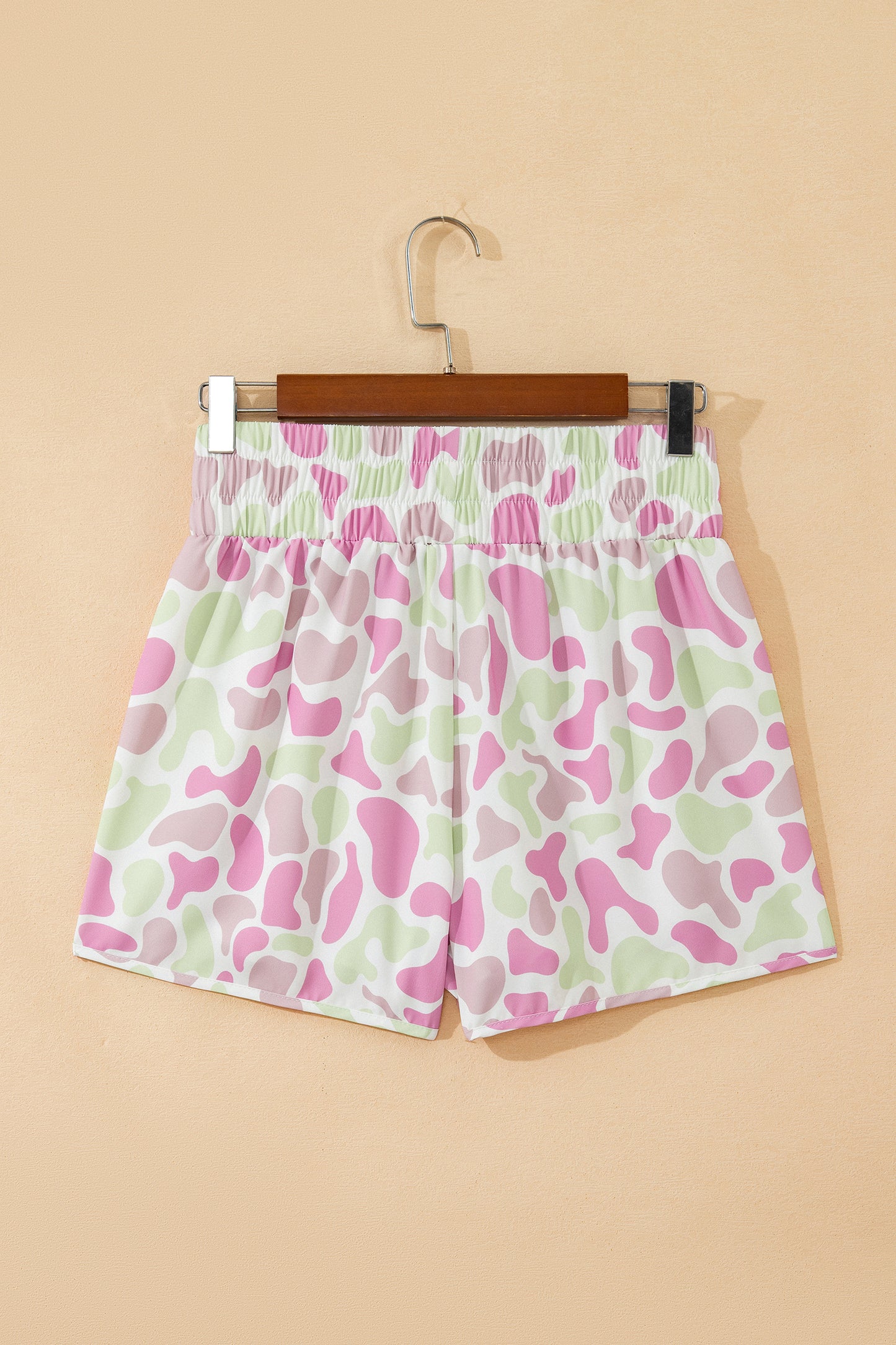 Camouflageprint shorts met hoge taille en plooien