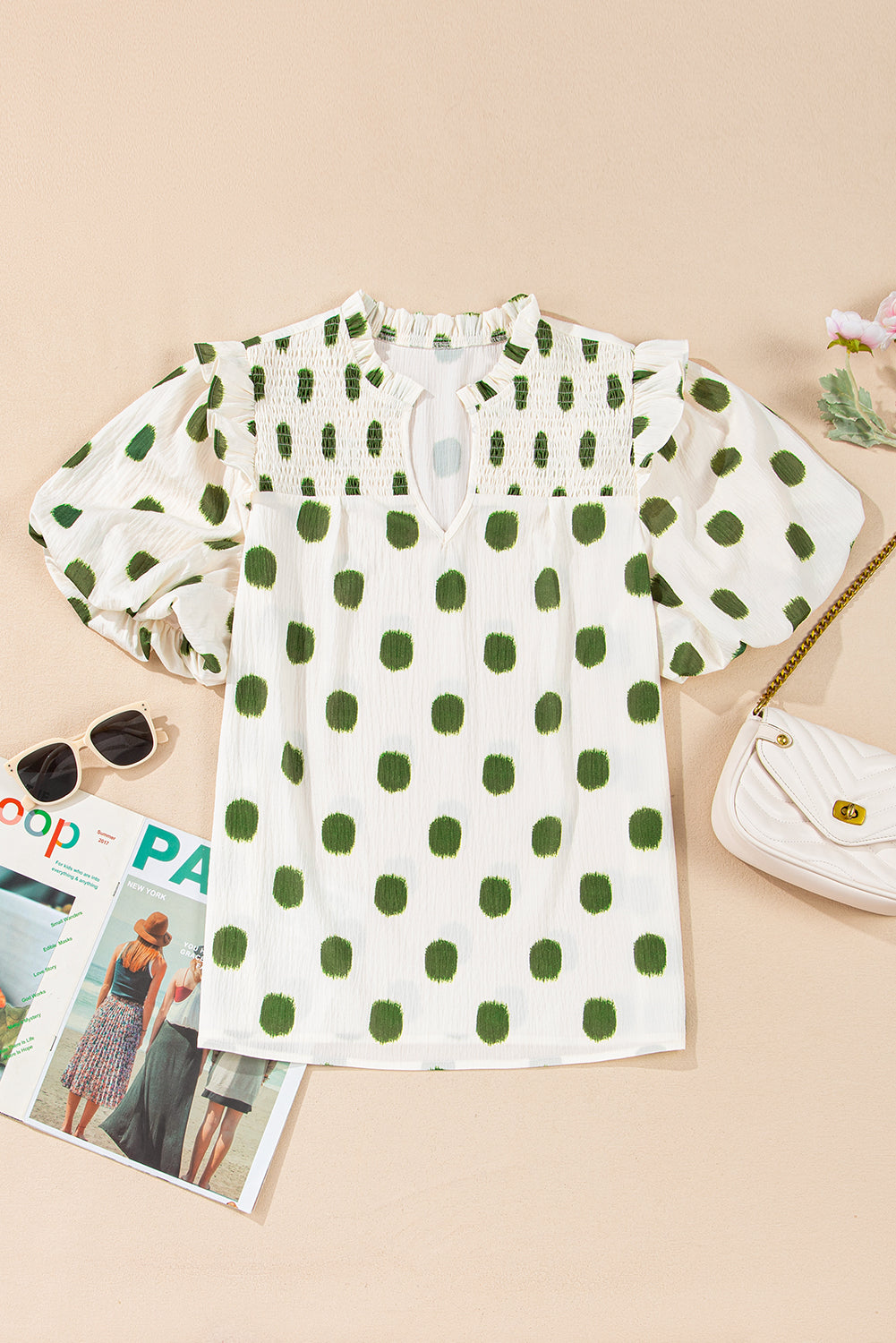 Blouse met stippenprint gesmokte halslijn en korte ballonmouwen