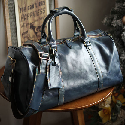 A men's hand-held outdoor camping travel bag made of cowhide