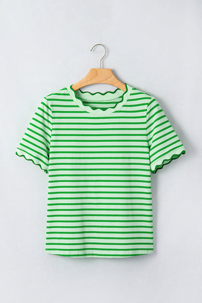 T-shirt met ronde hals en rode strepen en geschulpte rand