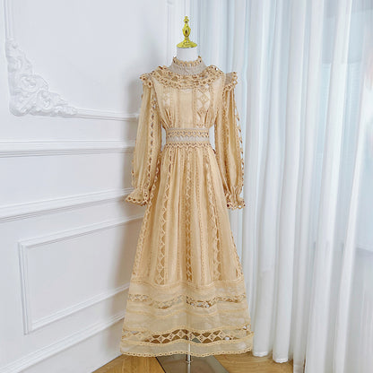 Geborduurde maxi-jurk van chiffon met opengewerkte details