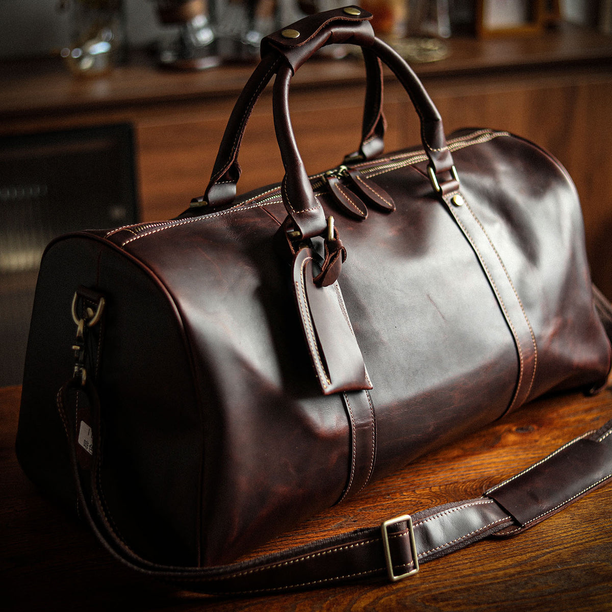 A men's hand-held outdoor camping travel bag made of cowhide