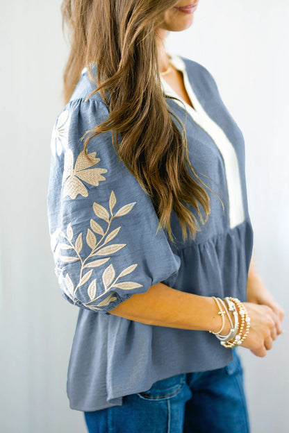Babydoll blouse met kleurblokken patchwork V-hals en geborduurde pofmouwen