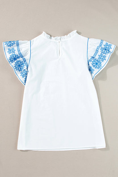 Witte blouse met geborduurde ruches aan de mouwen
