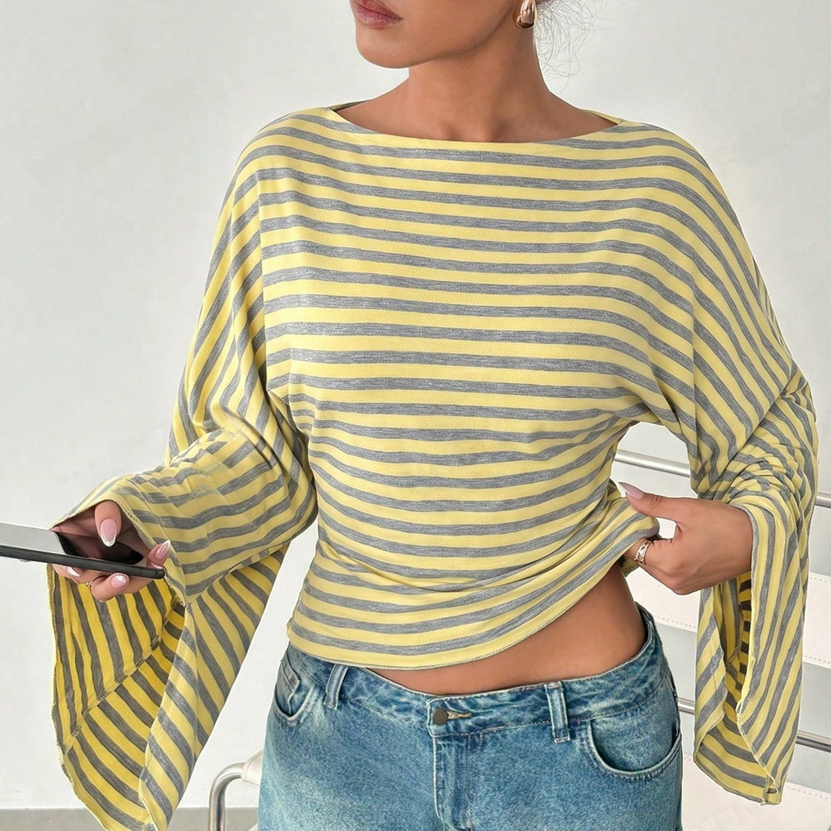 Casual gebreide slim fit top met lange wijde mouwen en strik op de rug