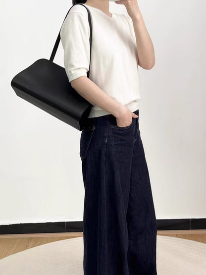 Leather bag for the armpit area