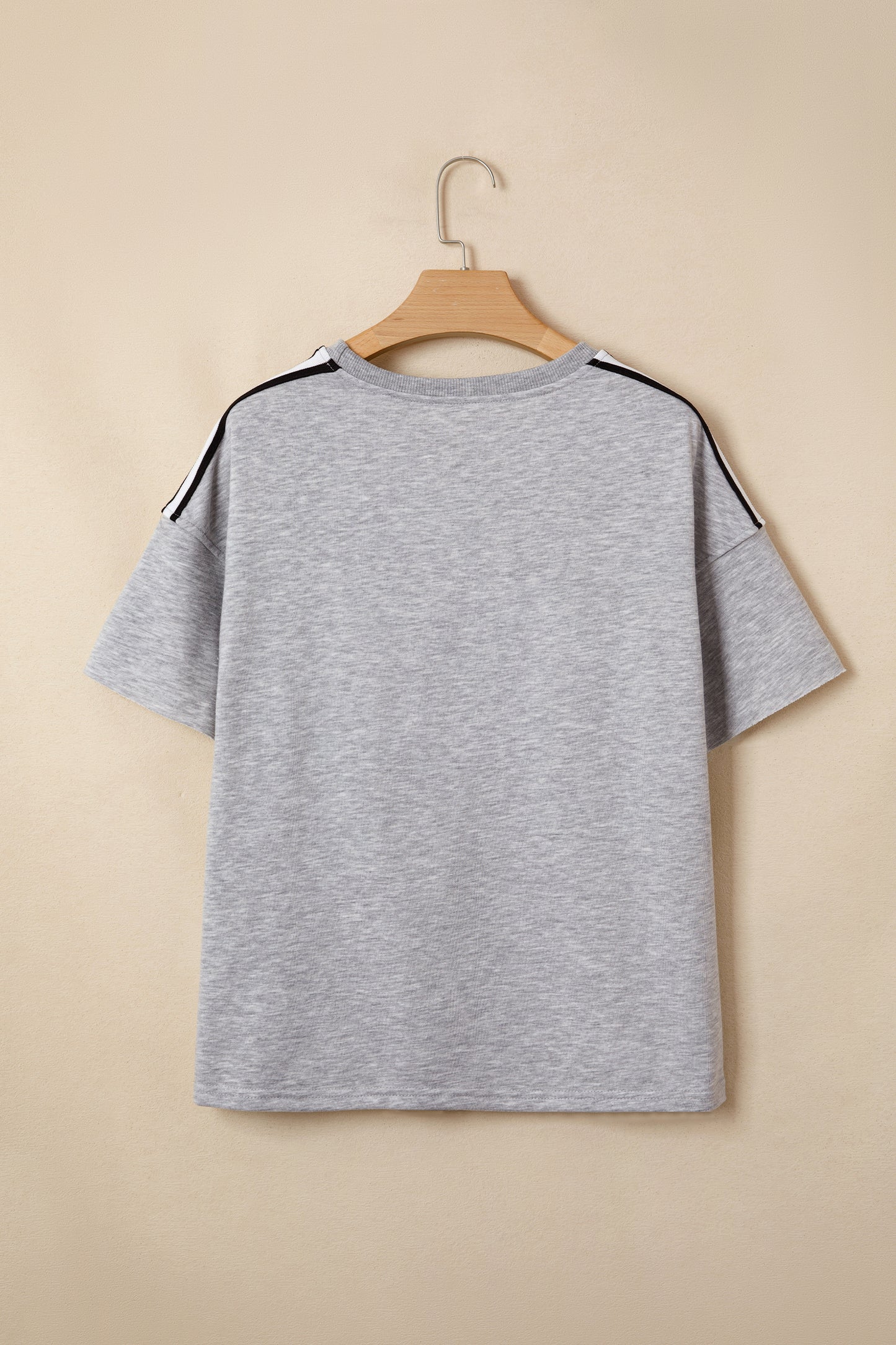 Lichtgrijze oversized T-shirt met patchworkdetails en onafgewerkte randen