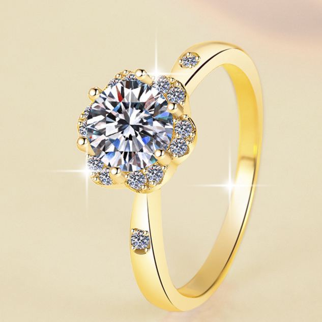Ring met bloemenmotief en moissanite verguld met 18 karaats sterling zilver