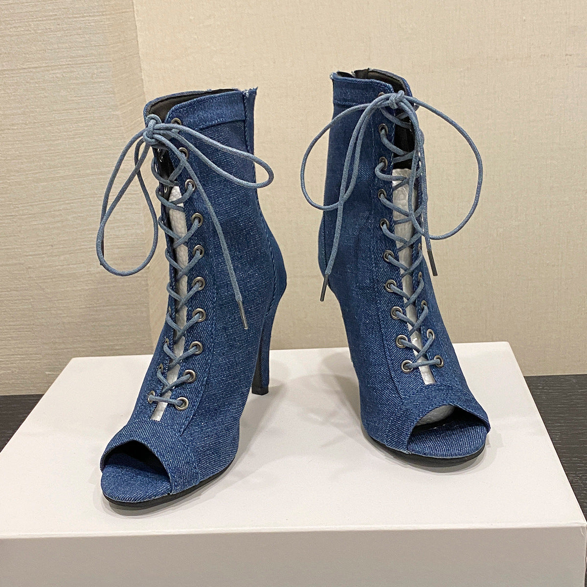 High-heeled sandals with laces