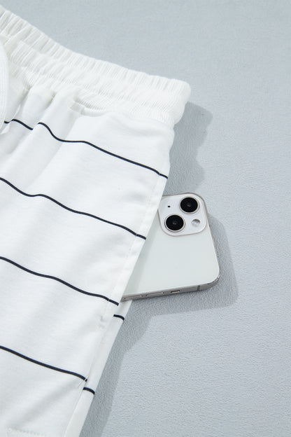 Gestreepte shirt met korte mouwen en shorts met zakken en trekkoord 2-delige set