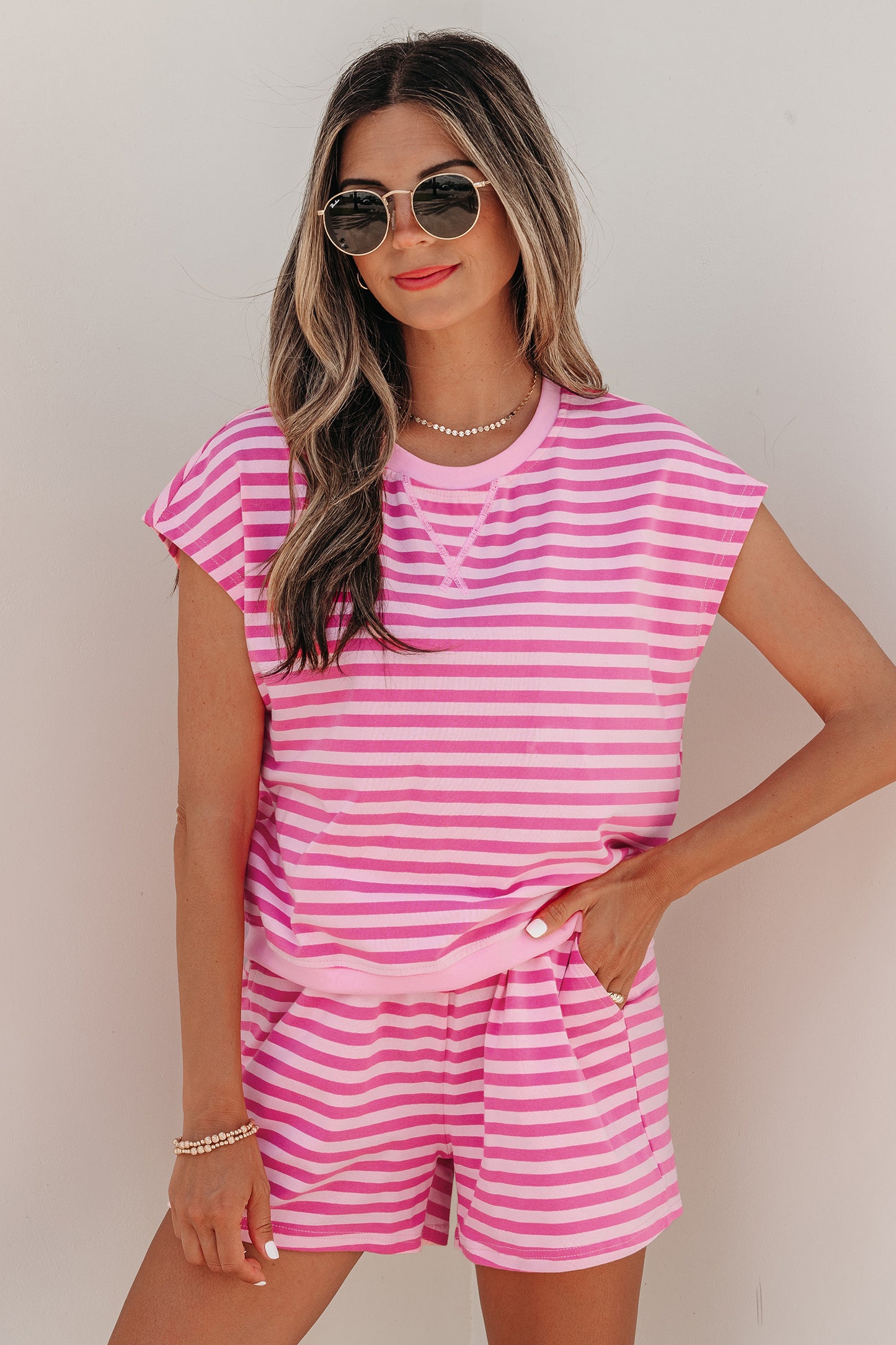 Roze gestreept T-shirt met korte mouwen en shorts met elastische taille 2-delige set