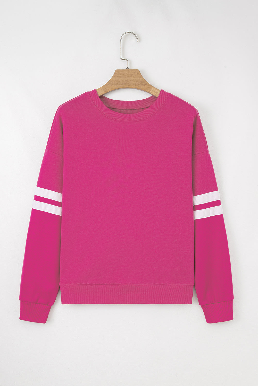 Preppy sweatshirt met strepen op de mouwen en een losse pasvorm