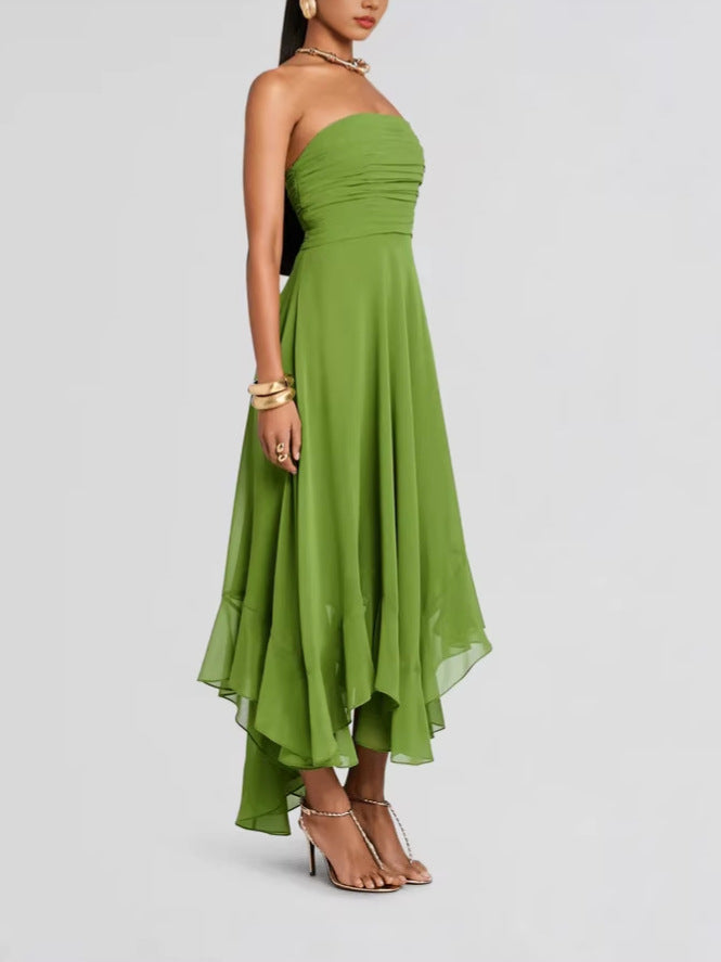 Lady's sleeveless pleated high-waist dress