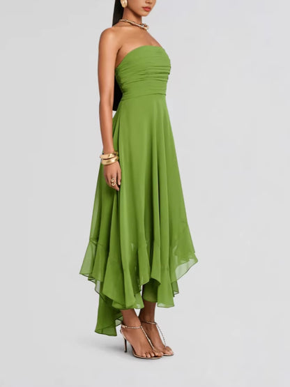 Lady's sleeveless pleated high-waist dress