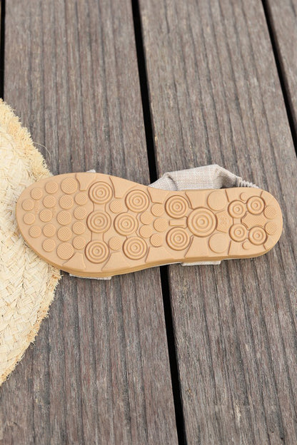 Retro sandalen met gekruiste bandjes in boho-stijl