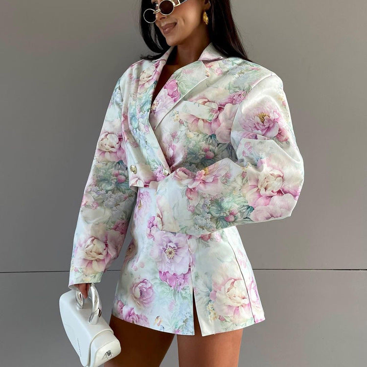 Oversized Korte Blazer En Skort Outfit