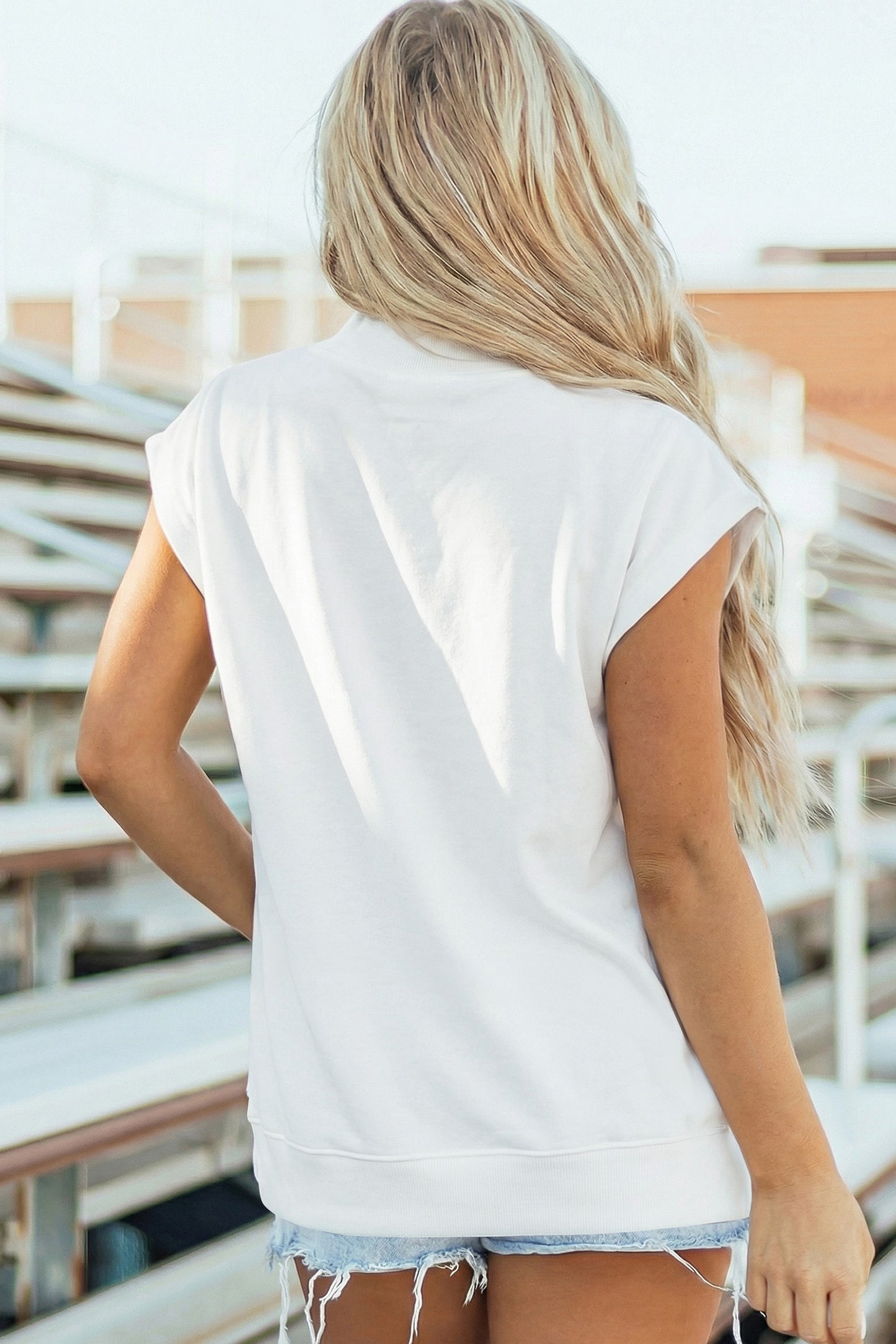 Effen top met hoge hals en korte mouwen osvallend model