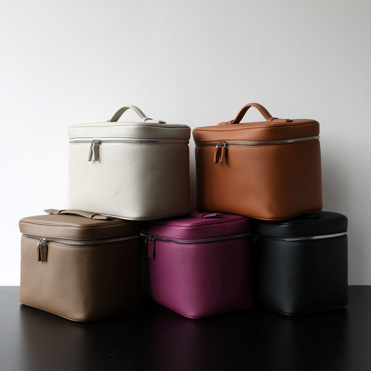 Large-capacity top-grain cowhide hand-held cosmetic bag for storage
