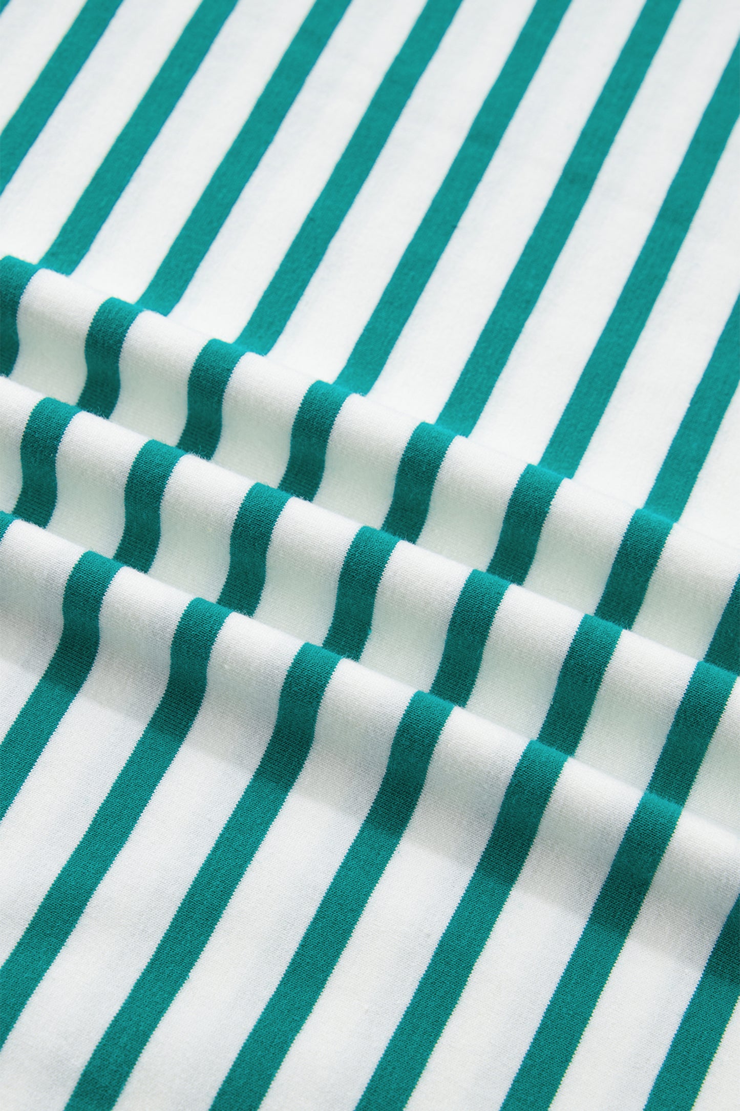 T-shirt met ronde hals en rode strepen en geschulpte rand