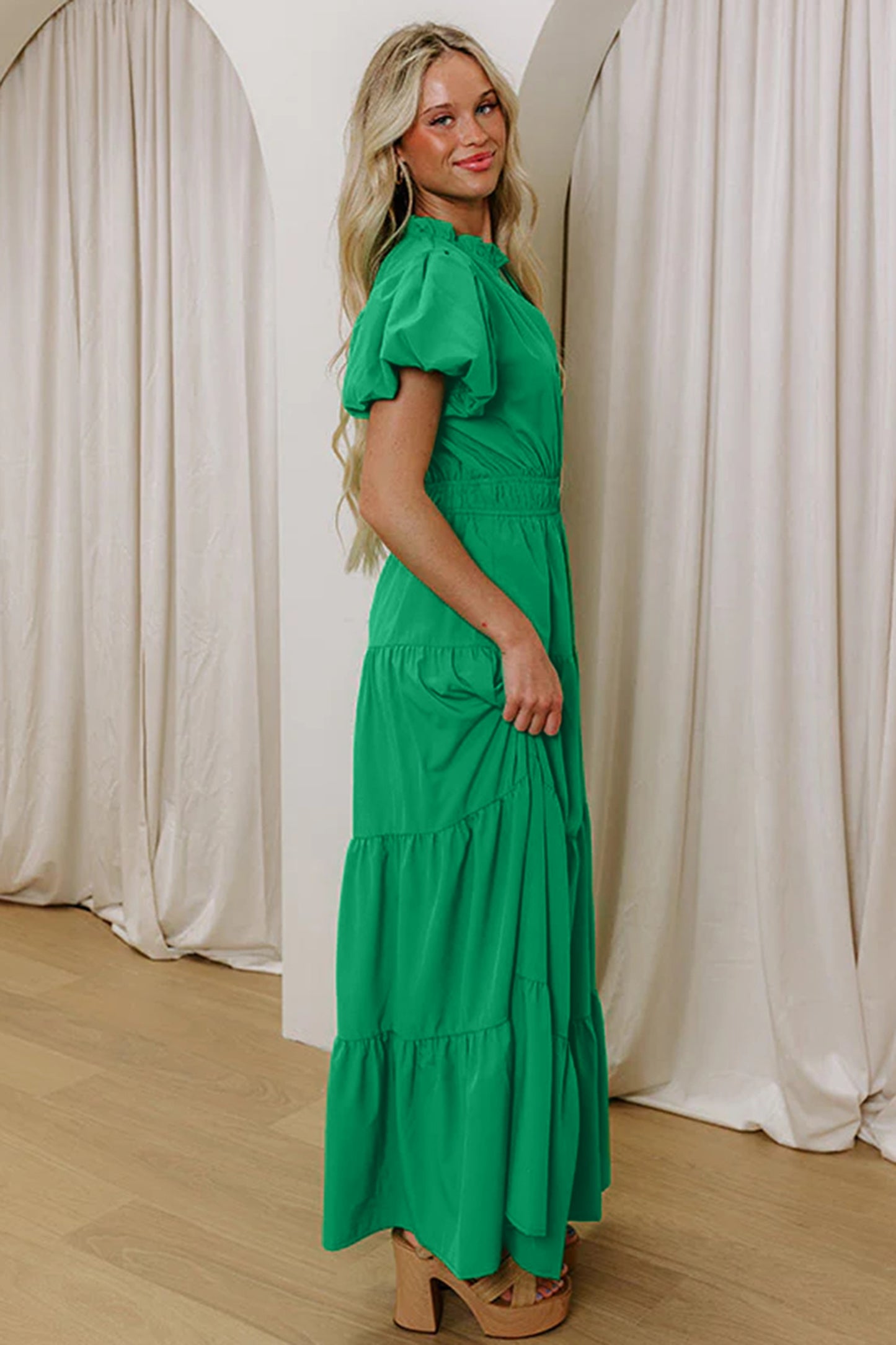 Effen maxi-jurk met V-hals korte pofmouwen en hoge taille