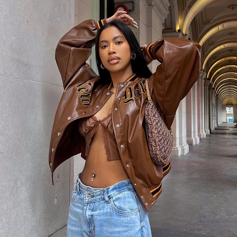 PU-leren jacket met geborduurde letters en contrast