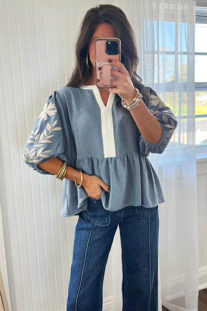 Babydoll blouse met kleurblokken patchwork V-hals en geborduurde pofmouwen