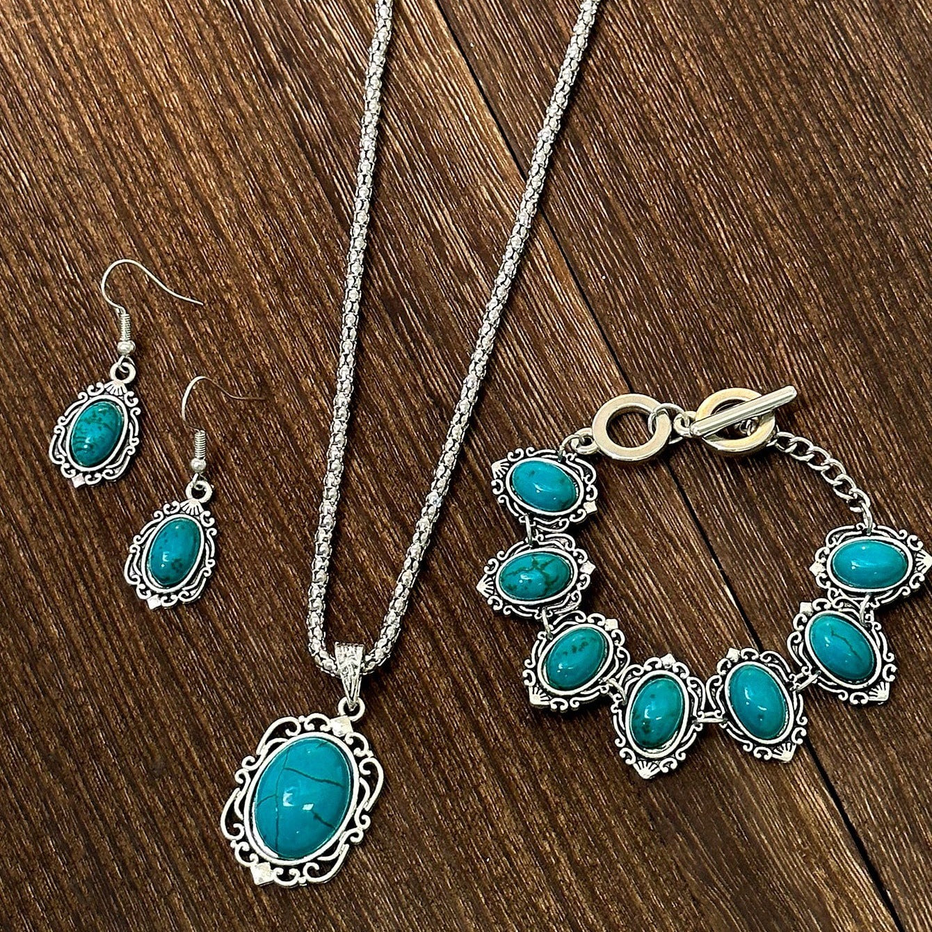 Boheemse stijl sieradenset: oorbellen ketting en armband