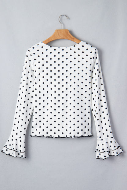 Witte top met lange mouwen en stippenprint en sla-afwerking