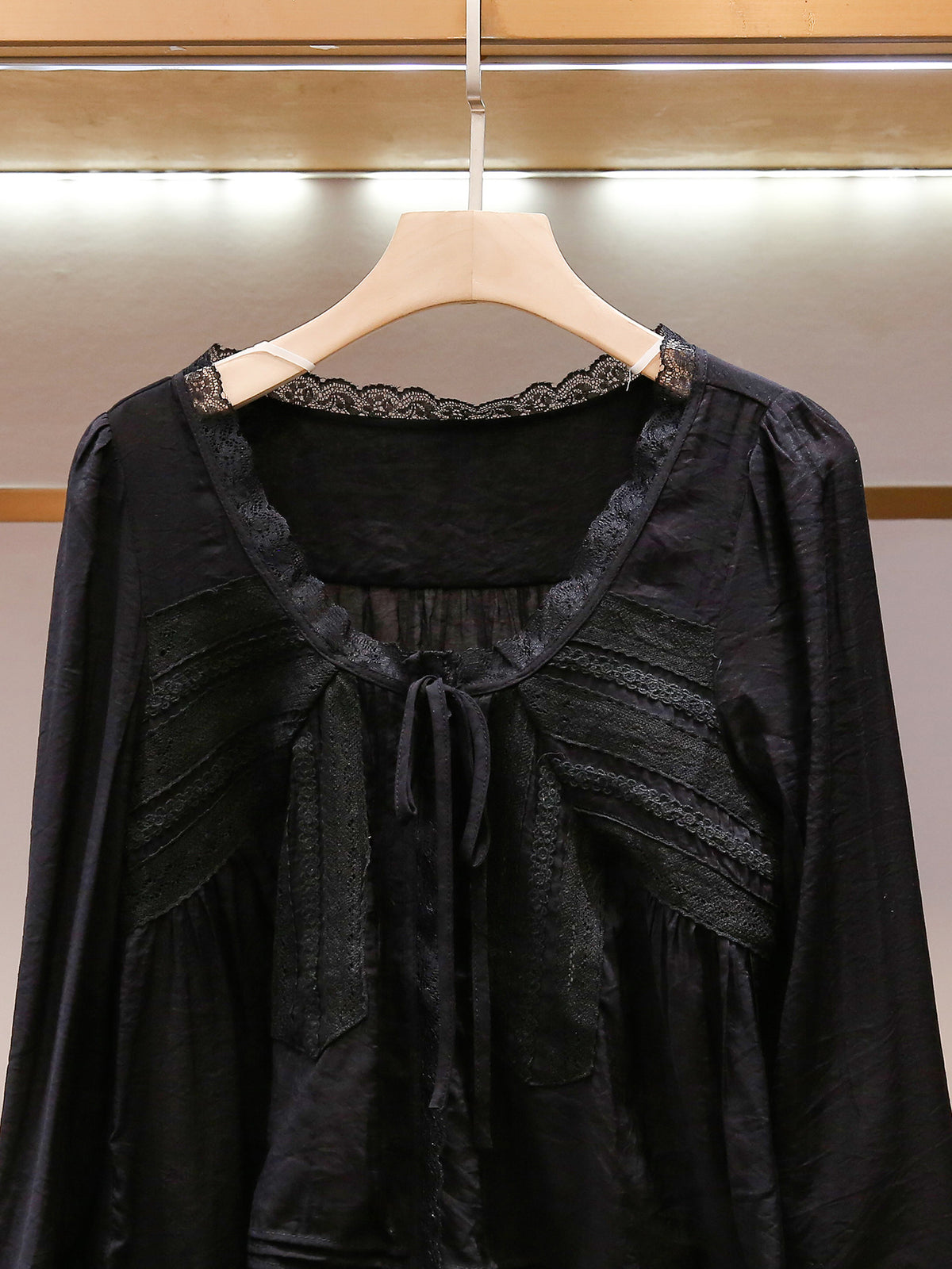 Women's Autumn French Elegant Lace Trim Tie Neck Long Sleeve Shirt