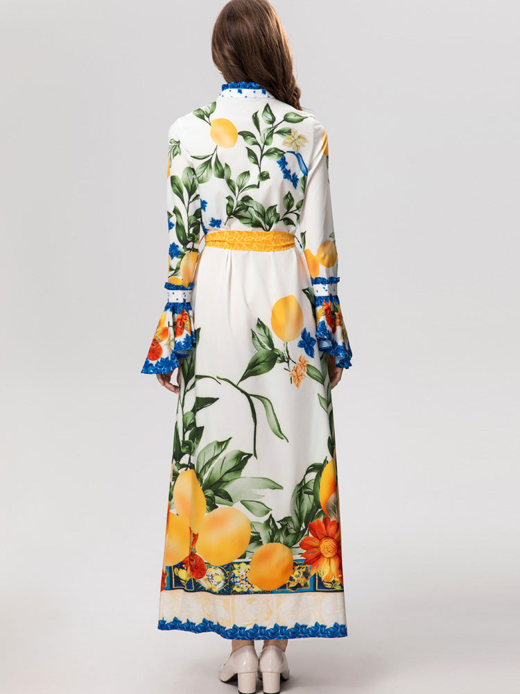 Jurk met opstaande kraag ruches uitlopende mouwen knopen en print